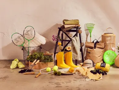 Forsidebilde med mange ulike hageprodukter som står oppstilt 