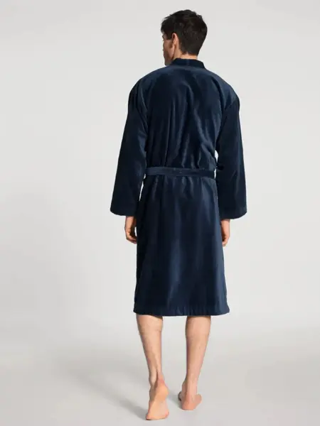 Mann i badekåpe