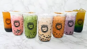 Diverse plastikk kopper med Bubble tea