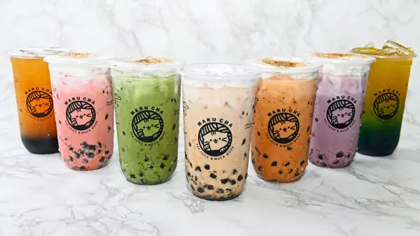 Diverse plastikk kopper med Bubble tea