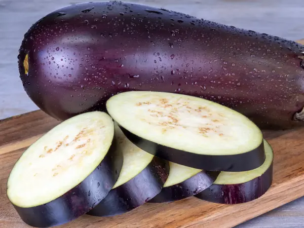 Oppskåret aubergine nærbilde