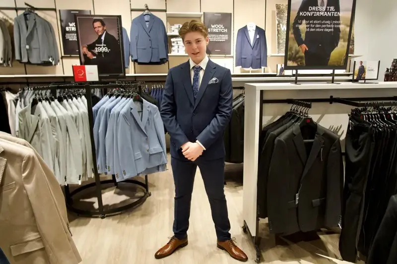 gutt i dress hos Dressmann