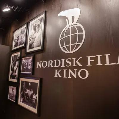 Nordisk Film kino logo på vegg