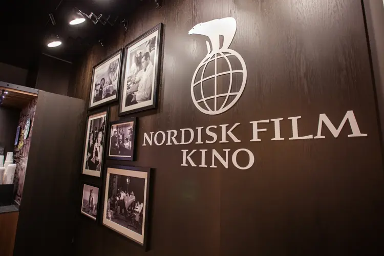 Nordisk Film kino logo på vegg