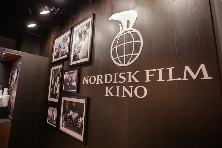 Nordisk Film kino logo på vegg