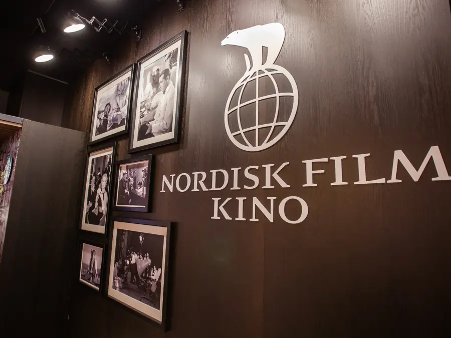 Nordisk Film kino logo på vegg