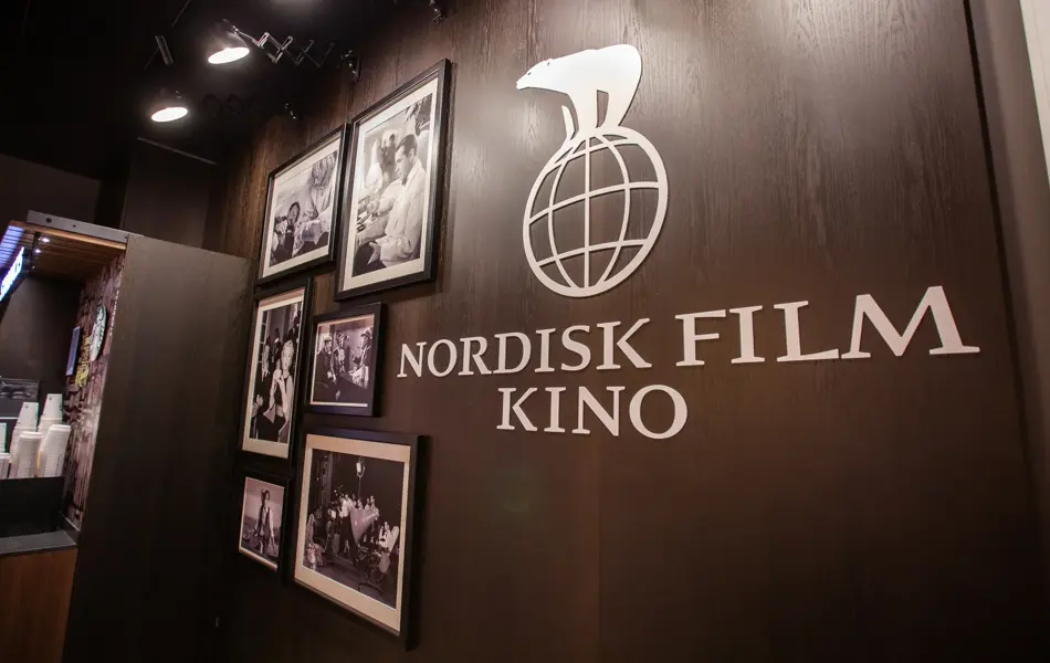 Nordisk Film kino logo på vegg