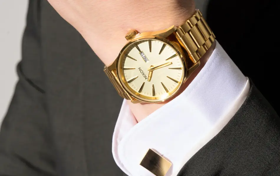 Klokke fra Nixon, Bjørklund. Mansjettknapper fra Bertoni.