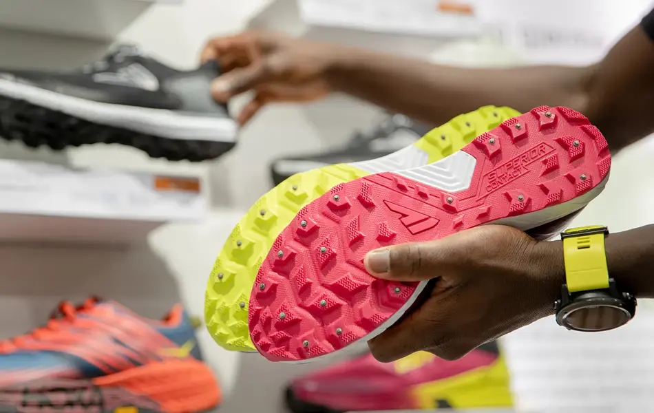 Bilde av  undersiden av løpesko med pigger