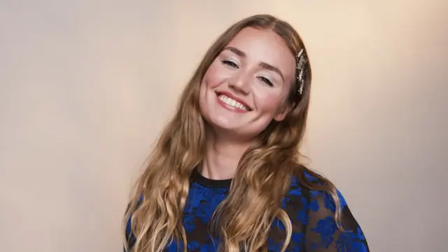 Sminke jente med festsminke