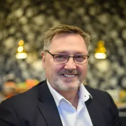 Kjetil Nilsen smiler mot kamera