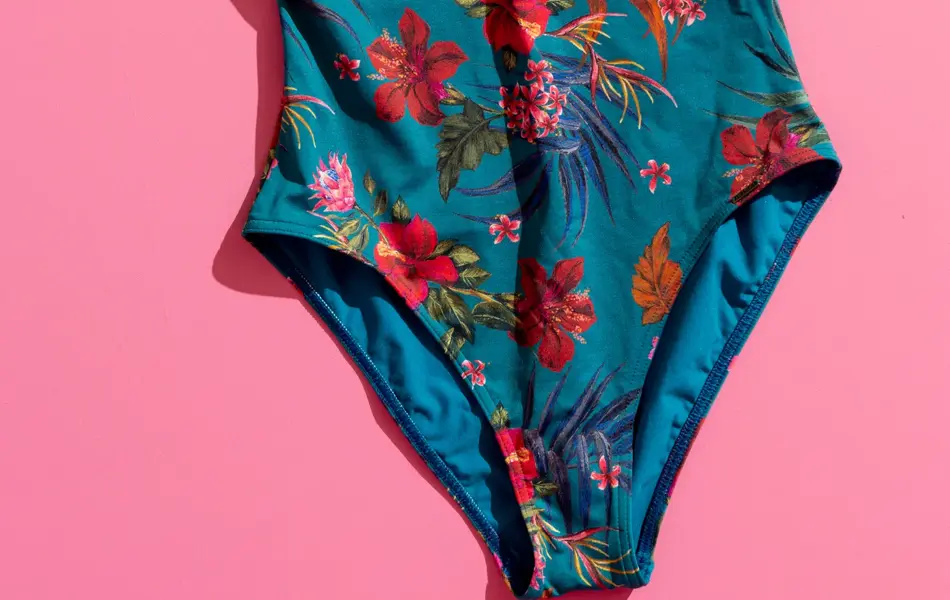 Badetøy i knalle farger til alle kropper sommeren 2022