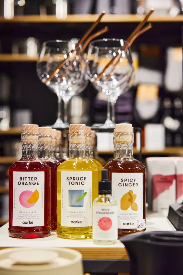 drinkmikser og glass i utstilling hos tilbords