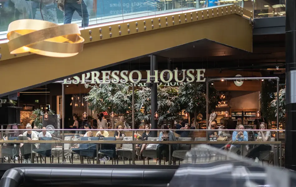 Bildet viser kjøpesenteret Ski Storsenter og et utvalg av butikkene.