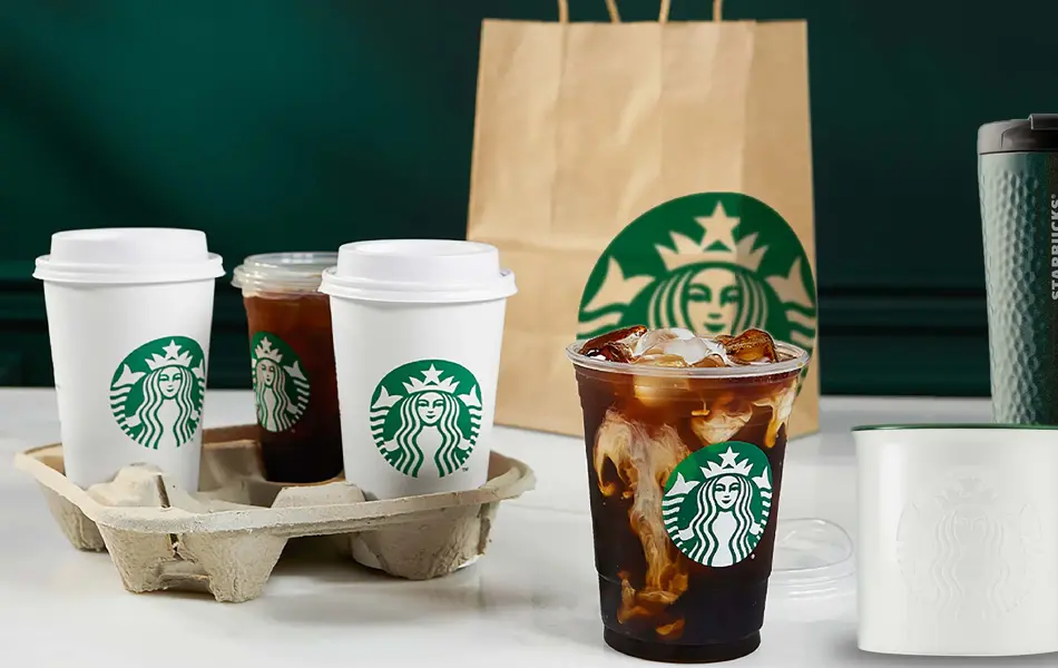 Person har melk i kaffe