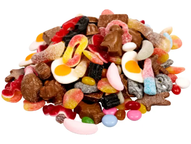 Blanding av godteri med sjokolade og vingummi