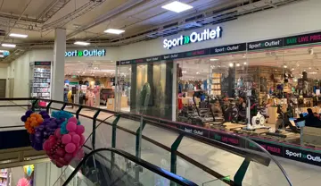 Bildet viser kjøpesenteret Senter Syd Mortensrud i Oslo. På bildet ser man et utvalg av butikkene på senteret.