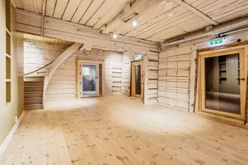 Et kontorlokale i Svensgården på Bryggen i Bergen.