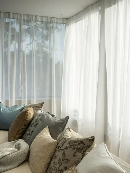 Gardiner som på en stue