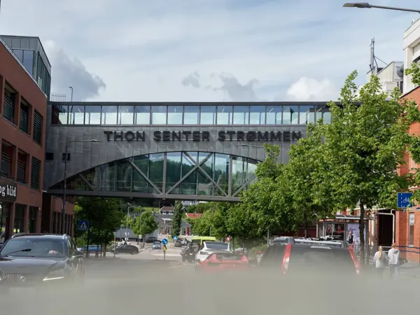 Thon Senter Strømmen broen vei