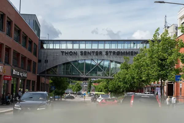 Thon Senter Strømmen broen vei