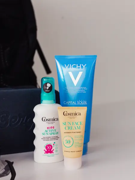 Solbriller, bademote og pakkeliste