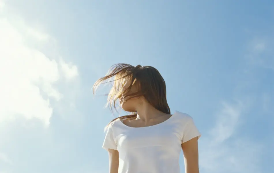 na_er_det_disse_fargene_som_gjelder_hvit_kjole_3.4