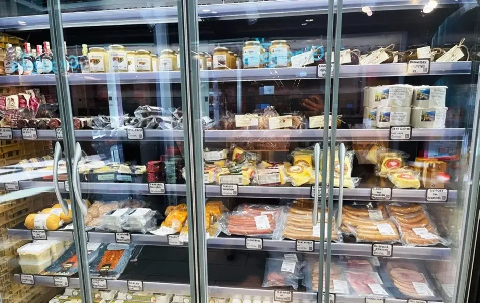 bilde fra kjøledisken med masse digg i fra bakst og brygghuset på åsane storsenter