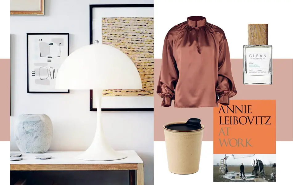 Hyllemed Panthella bordlampe, en vase og bilder på veggen i bakgrunnen. Sillkebluse, parfymeflaske, termokopp og bok.