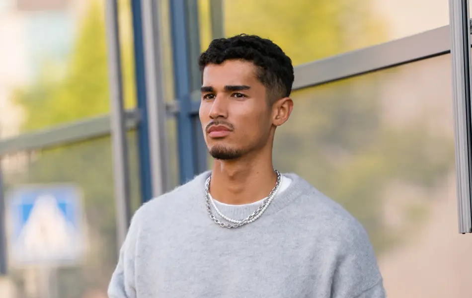 Mann viser høstmote