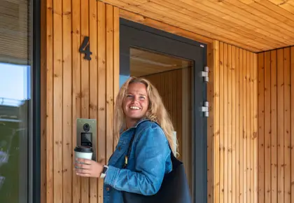 Dame i 30-årene låser seg inn i bygget