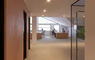 Illustrasjonen viser et kontorprosjekt på Thon Senter Sartor. På bildet ser man inngangspartiet.
