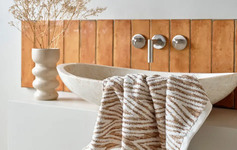 Produkter fra Princess. Håndkle med brunt og beige mønster.