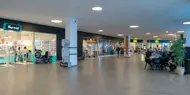 Fellesarealer med sittegrupper og butikker på Jessheim Storsenter