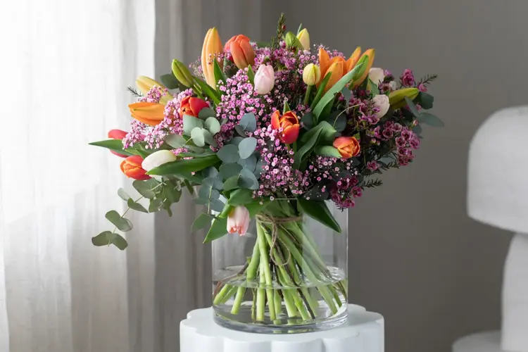 Pynt med farger med blomster fra Mester Grønn. 