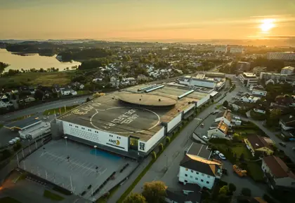 AMFI Madla fasade ovenfra, tatt med drone