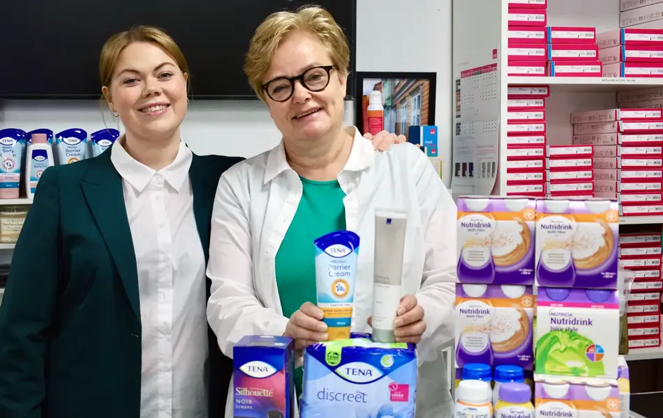 To damer som smiler til kamera