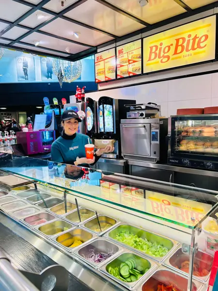 Dame som jobber hos Big Bite