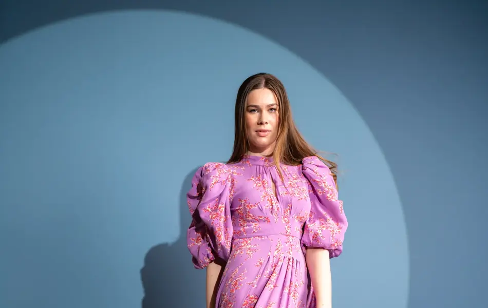 Kjoler mai festligheter og bryllup