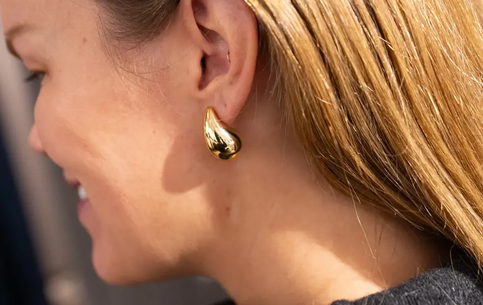 Små tykke gull-hoops