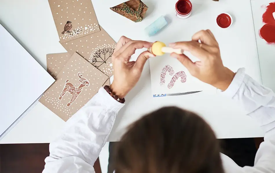 Gutt på juleverksted 