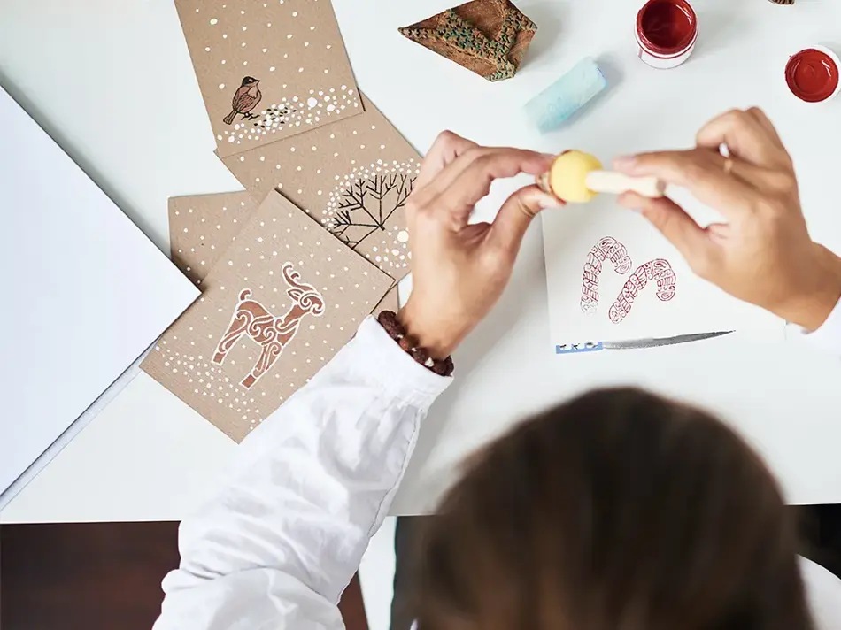 Gutt på juleverksted 