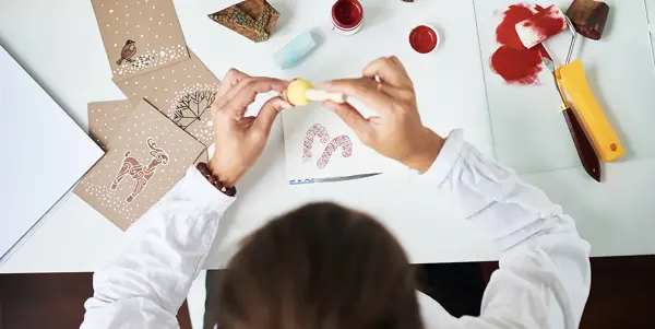 Gutt på juleverksted 