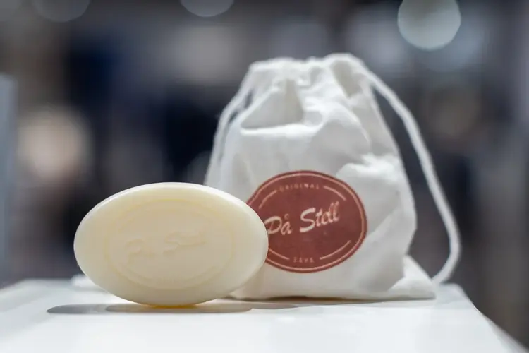 Hva trenger den nyfødte babyen når den har kommet til verden – eller de nybakte foreldrene? Vi har gavetipsene du kanskje ikke har tenkt på. 