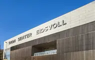 Thon Senter Eidsvoll fasade, med logo på vegg.