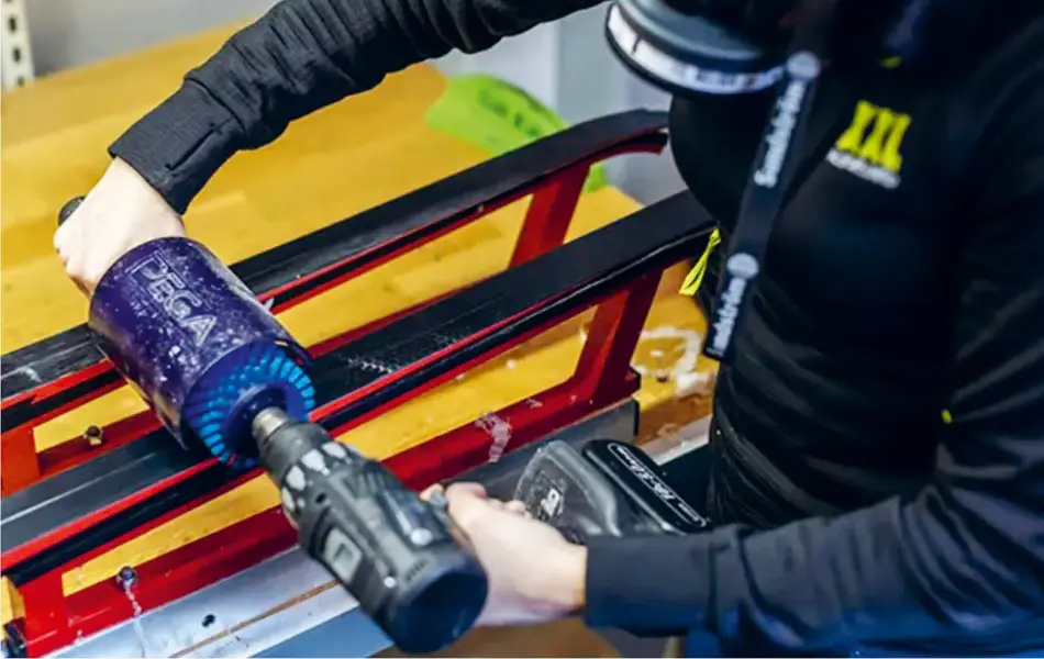 Mann som prepper langrennski