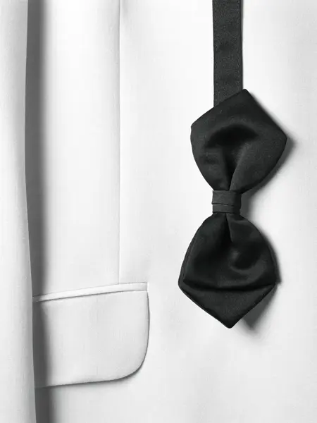 Sløyfe henger fra en dressjakke