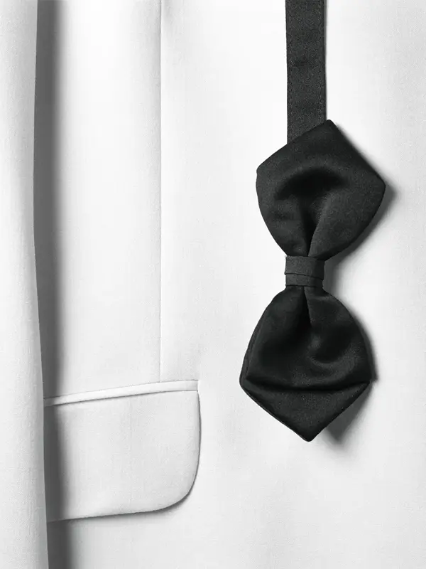 Sløyfe henger fra en dressjakke