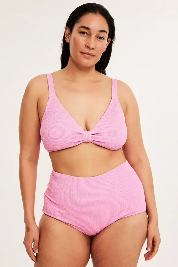 Dame med rosa bikini