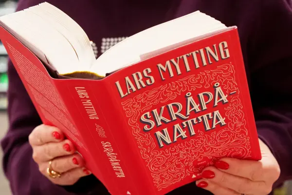 Liggende bok.jpg